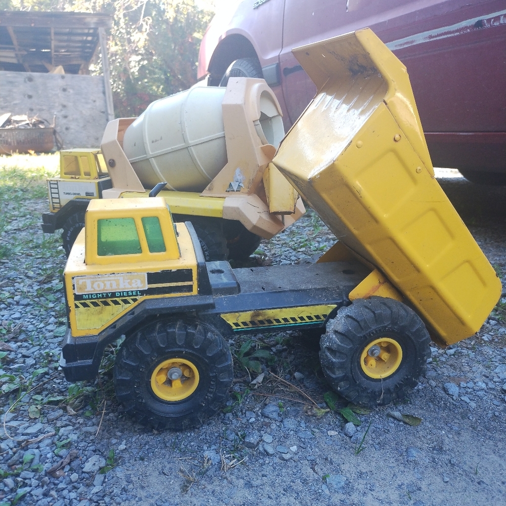 Tonka toy truck